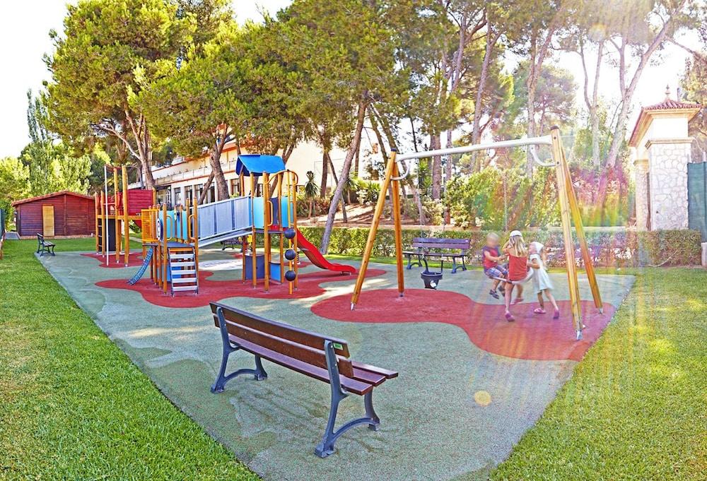 Sahara Nubia Gobi Hotell Ses Cadenes Eksteriør bilde Playground in the park